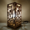 Drevená stolná lampa