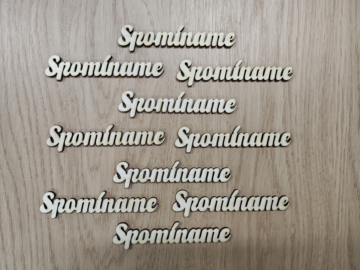drevený nápis Spomíname